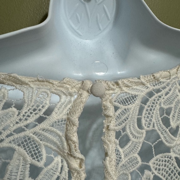 Torrid Lace Trimmed Cream Blouse, Size 3 - Picture 6 of 7